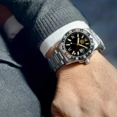 orologio dante al polso